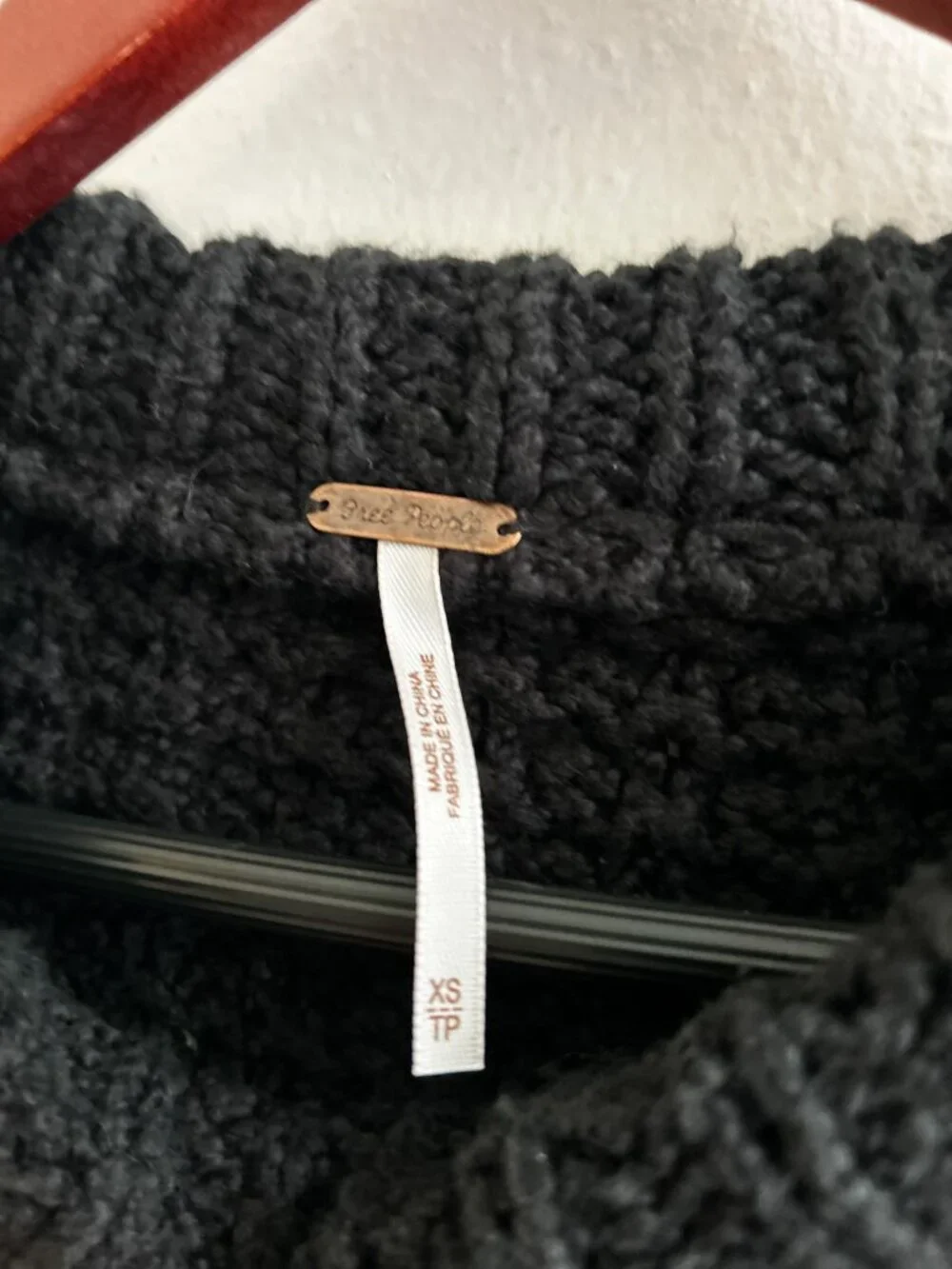 Free People Cutting Edge Cable Knit Cropped Sweater 100% Cotton in Black Size XS